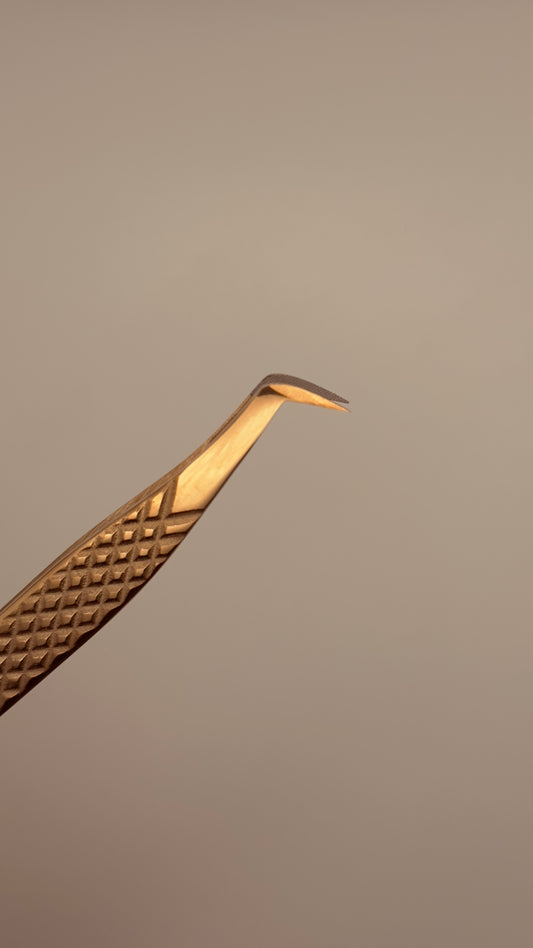 90 Degree Fibre Tip Tweezer - Goldie Collection ✨